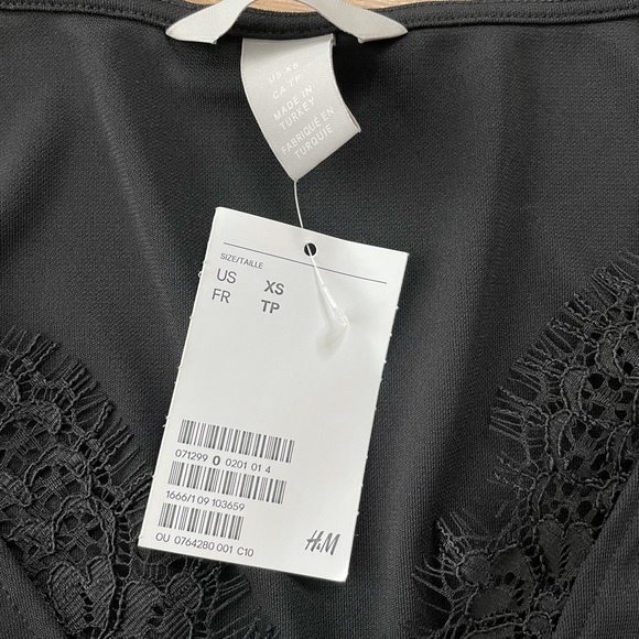 H&M Black Sleeveless Top with Lace Front - Picture 2 of 2
